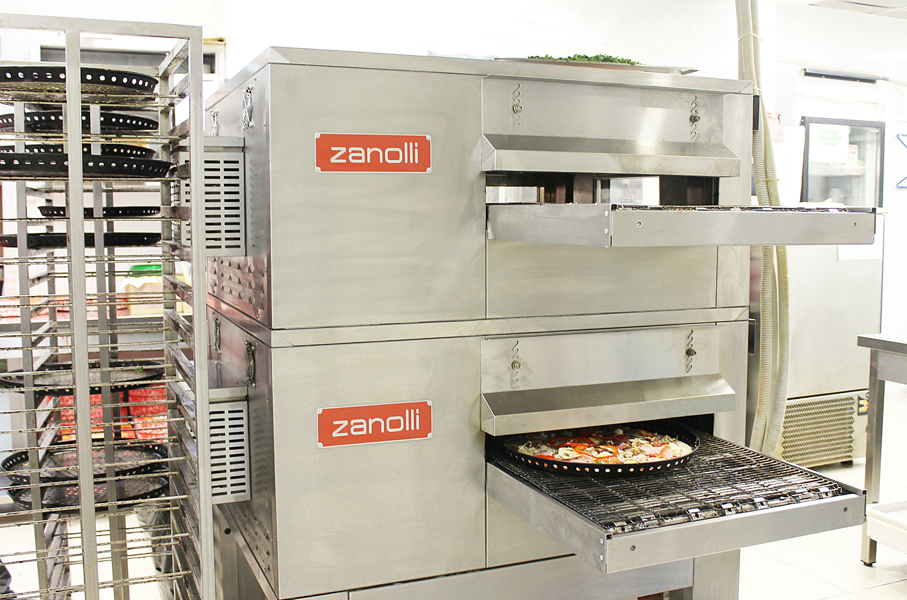 Оборудование на кухне ПиццаФабрики
